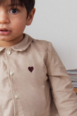 Chemise bébé Mario brodée en velours fin